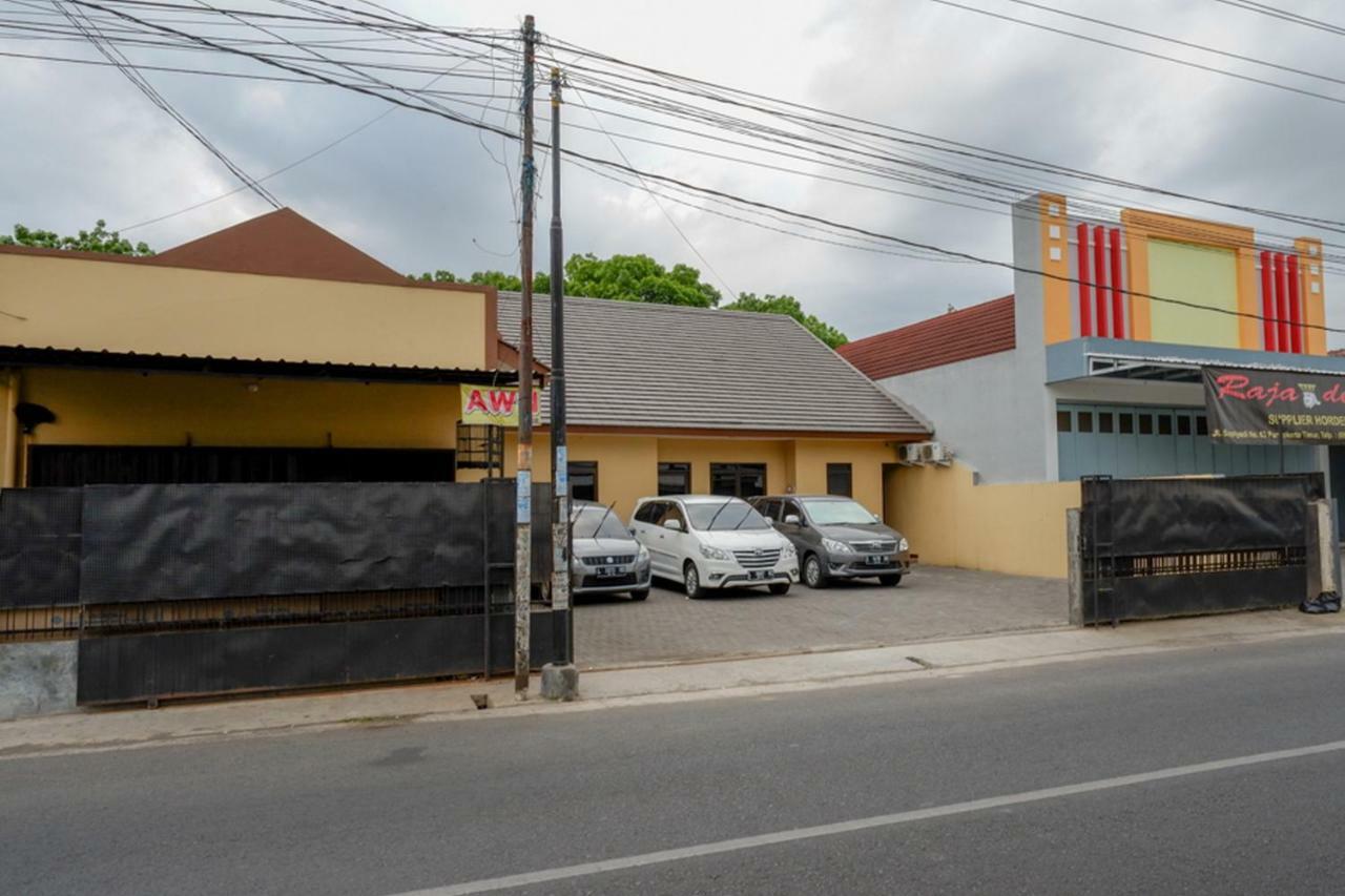 Hotel RedDoorz near Living Plaza Purwokerto Exterior foto