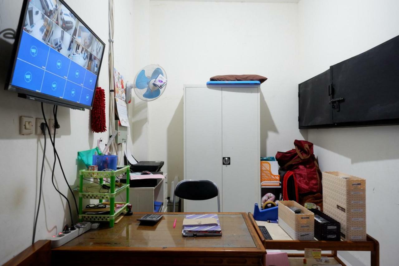 Hotel RedDoorz near Living Plaza Purwokerto Exterior foto