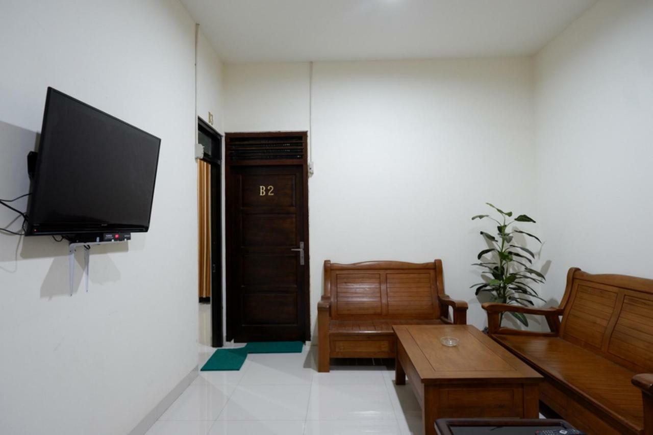 Hotel RedDoorz near Living Plaza Purwokerto Exterior foto