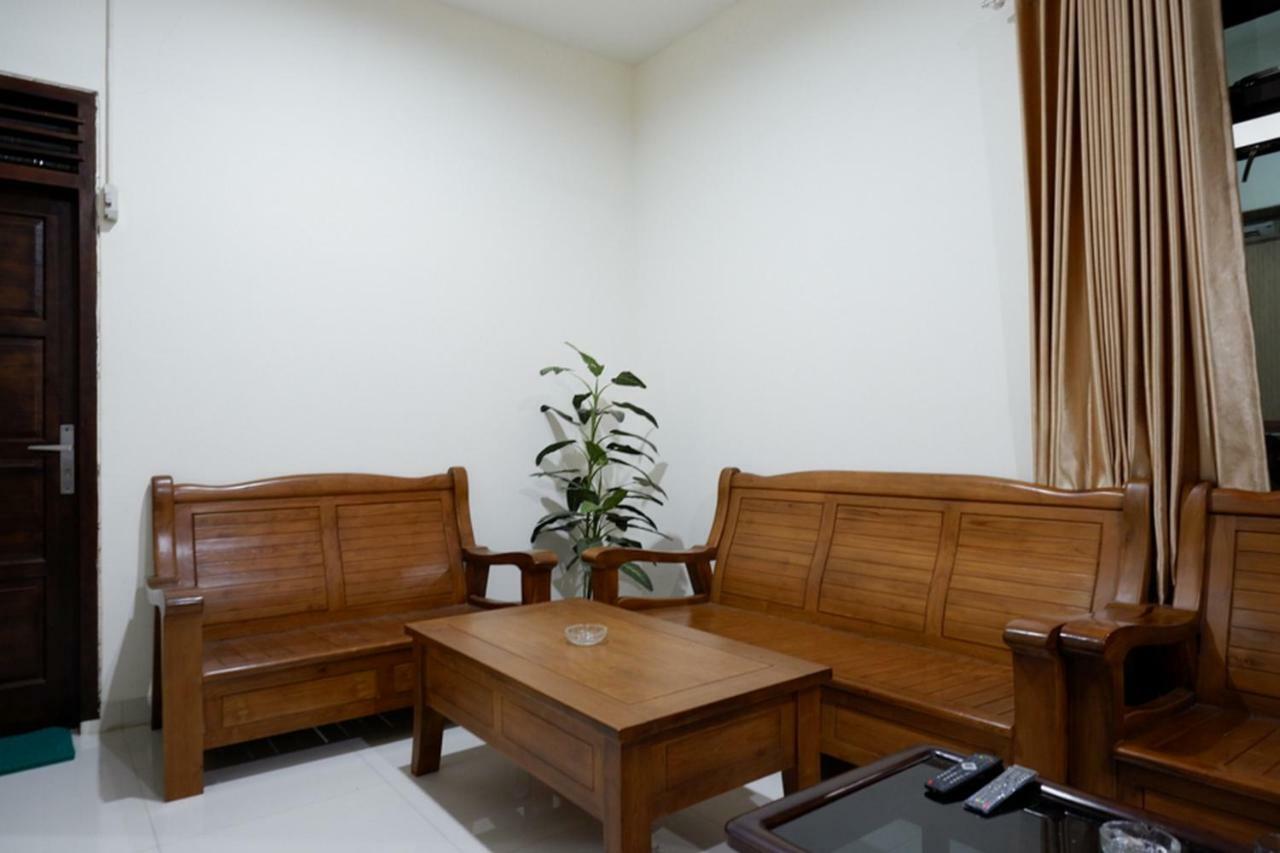 Hotel RedDoorz near Living Plaza Purwokerto Exterior foto